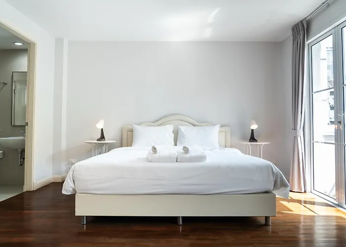 Сasa de vacaciones 3 Bedroom Spacious In Downtown Near Mrt Bts Asok Station Bangkok