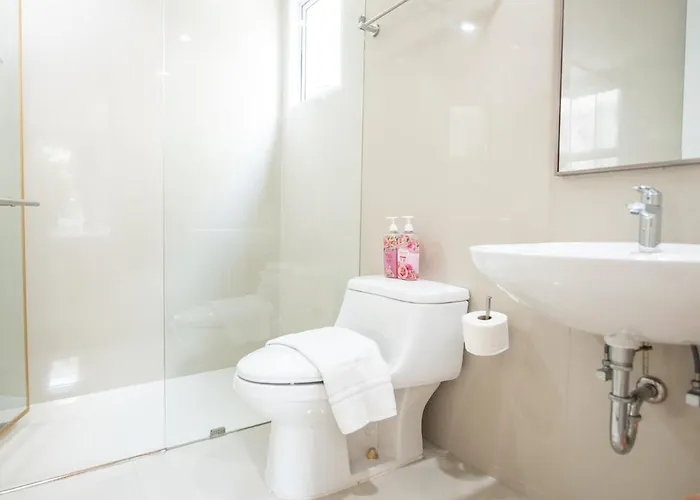 3 Bedroom Spacious In Downtown Near Mrt Bts Asok Station Bangkok