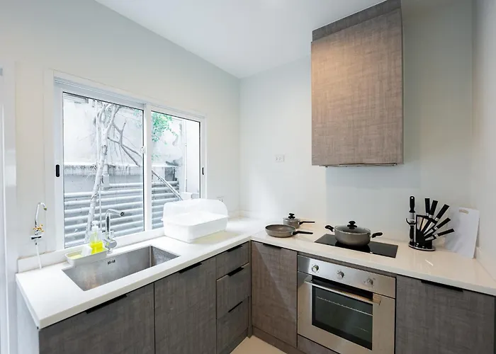 3 Bedroom Spacious In Downtown Near Mrt Bts Asok Station