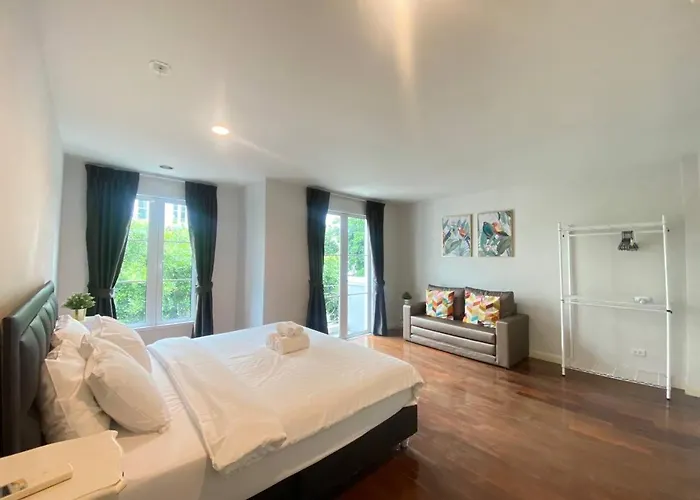 3 Bedroom Spacious In Downtown Near Mrt Bts Asok Station Bangkok