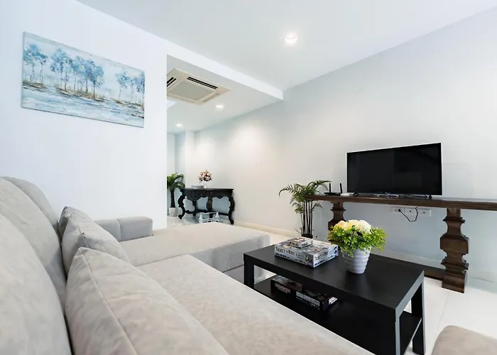 3 Bedroom Spacious In Downtown Near Mrt Bts Asok Station