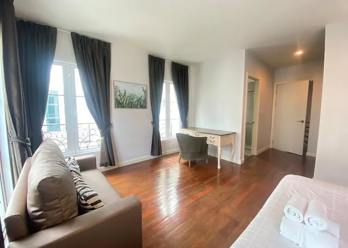 3 Bedroom Spacious In Downtown Near Mrt Bts Asok Station Сasa de vacaciones Bangkok