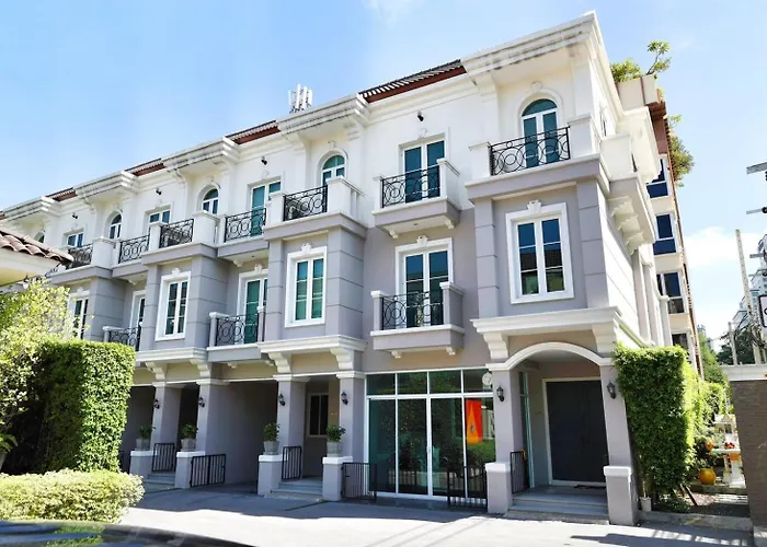 3 Bedroom Spacious In Downtown Near Mrt Bts Asok Station