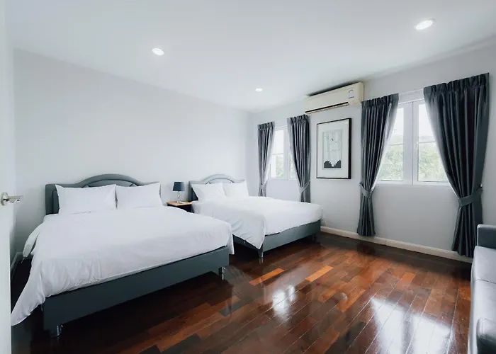 3 Bedroom Spacious In Downtown Near Mrt Bts Asok Station * Bangkok
