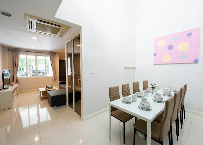 3 Bedroom Spacious In Downtown Near Mrt Bts Asok Station Сasa de vacaciones Bangkok