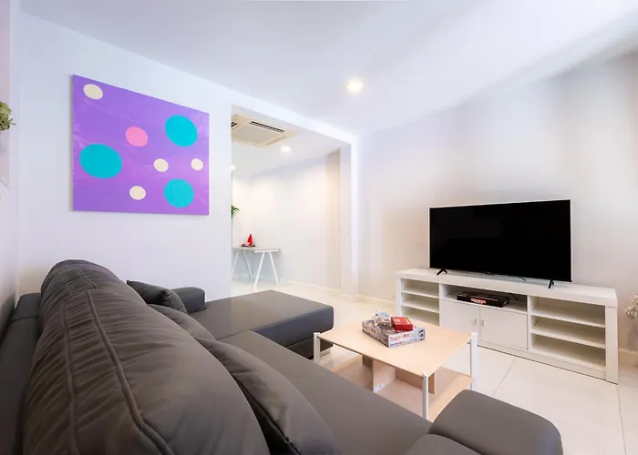 3 Bedroom Spacious In Downtown Near Mrt Bts Asok Station *