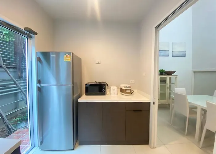 3 Bedroom Spacious In Downtown Near Mrt Bts Asok Station *