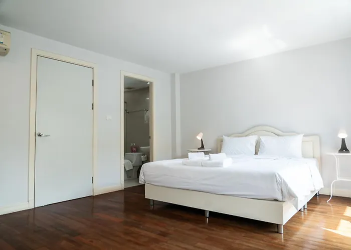 3 Bedroom Spacious In Downtown Near Mrt Bts Asok Station Bangkok