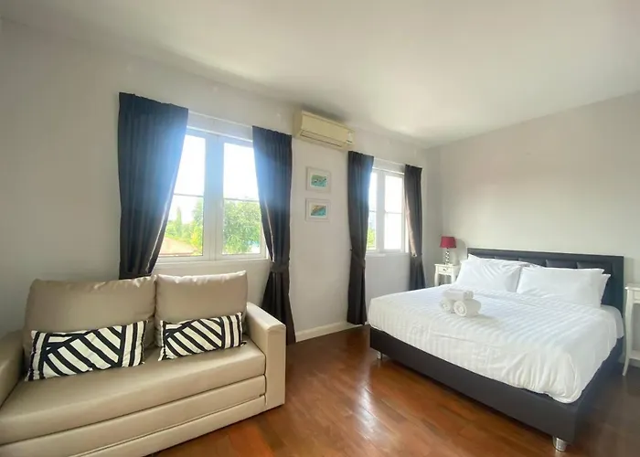 3 Bedroom Spacious In Downtown Near Mrt Bts Asok Station Bangkok