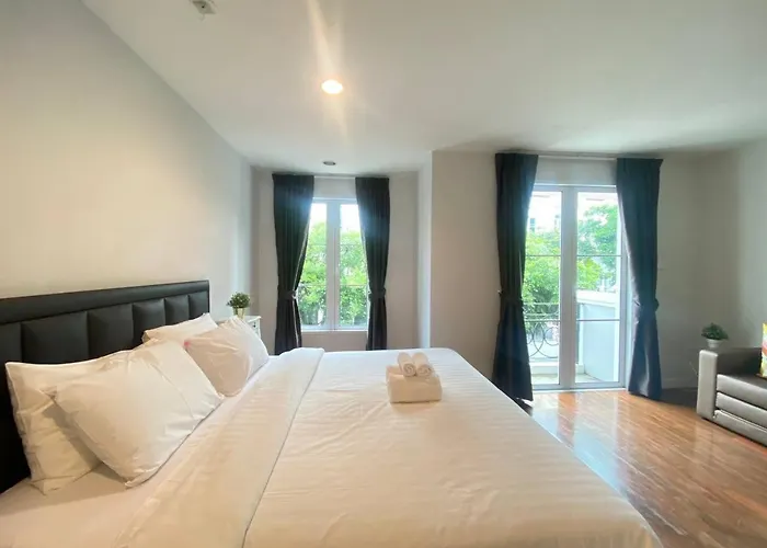 3 Bedroom Spacious In Downtown Near Mrt Bts Asok Station * Bangkok