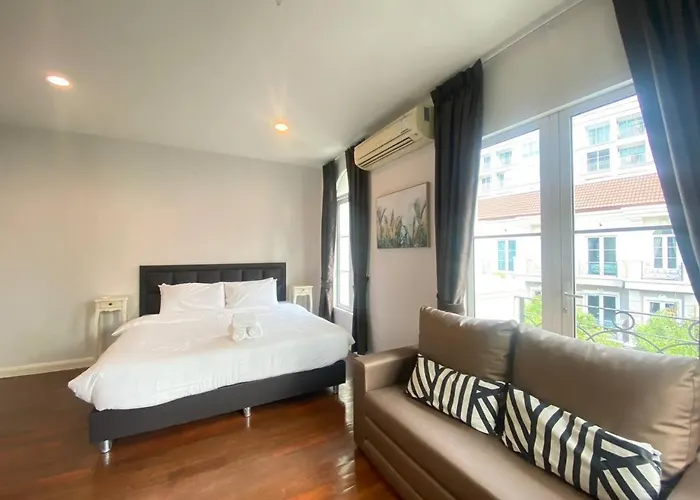 3 Bedroom Spacious In Downtown Near Mrt Bts Asok Station * Bangkok