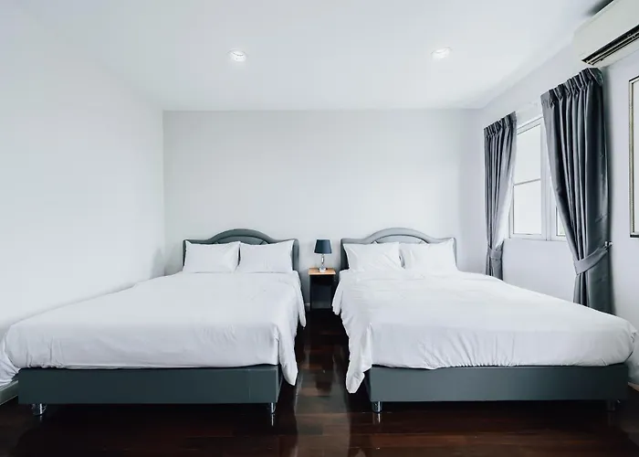 3 Bedroom Spacious In Downtown Near Mrt Bts Asok Station Сasa de vacaciones Bangkok