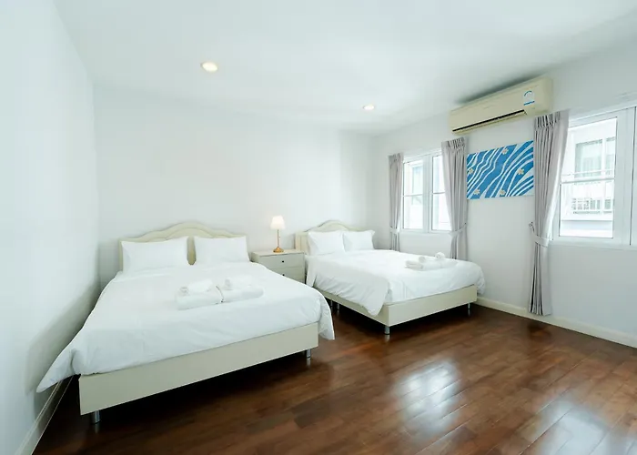 3 Bedroom Spacious In Downtown Near Mrt Bts Asok Station *