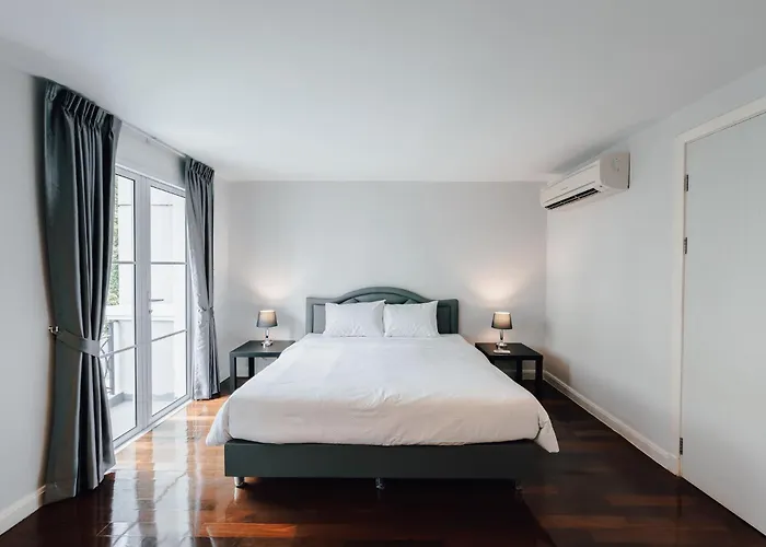 3 Bedroom Spacious In Downtown Near Mrt Bts Asok Station